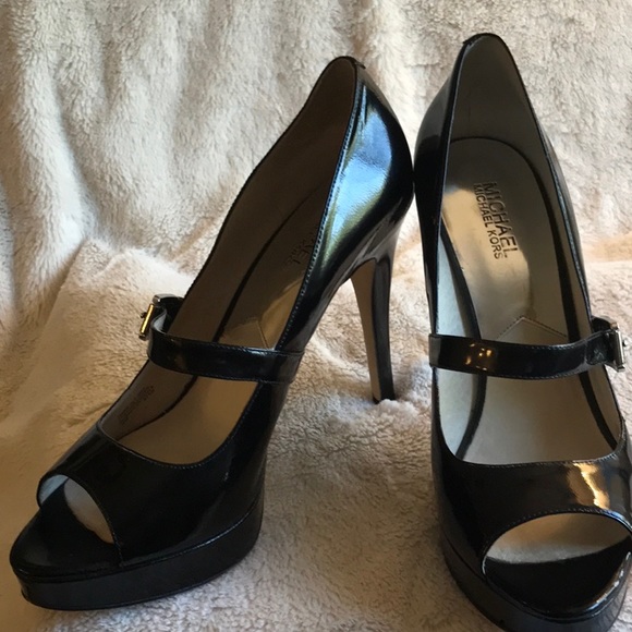 Maryjane style opened-toe patent leather platform stiletto. - Picture 1 of 4